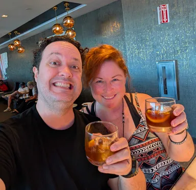 Anna & Levi with cocktails in the Polaris lounge at SFO.