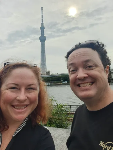 Ann & Levi selfie in front of Tokyo Skytree