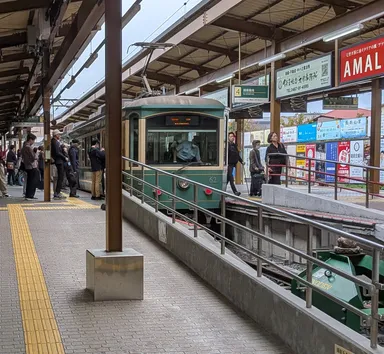 Enoden train @ Kamakura Station